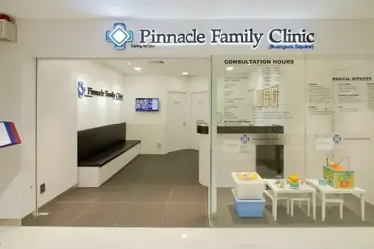 PINNACLE FAMILY CLINIC (BUANGKOK SQUARE) logo