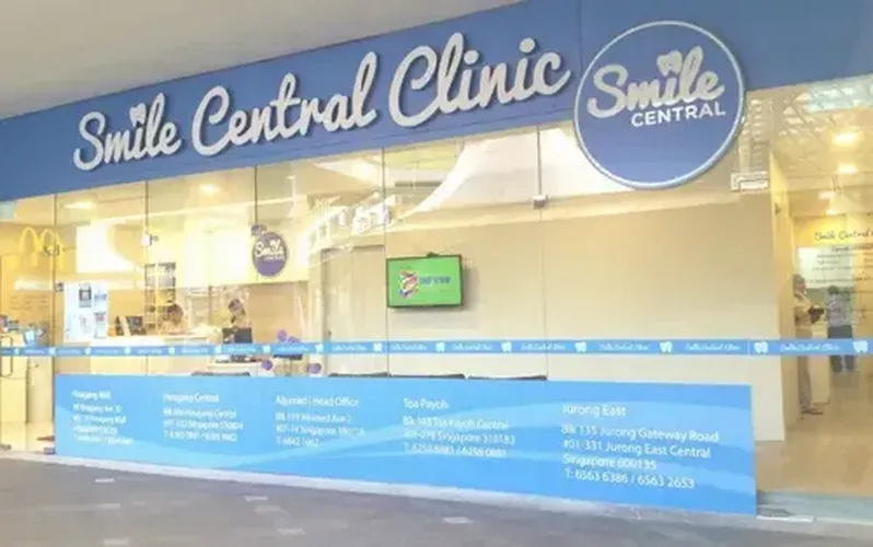 SMILE CENTRAL CLINIC logo