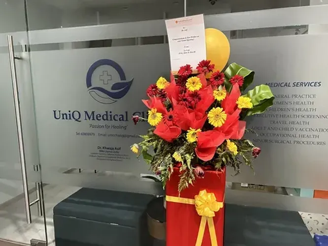 UNIQ MEDICAL CLINIC logo